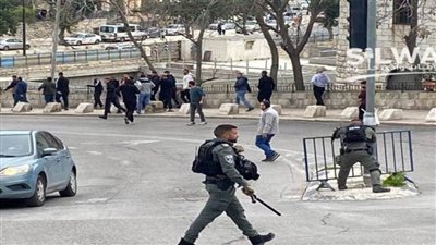 الاحتلال الإسرائيلي يعتدي على المصلين بالضرب.. ويعتقل طفلًا عند باب الأسباط بالمسجد الأقصى