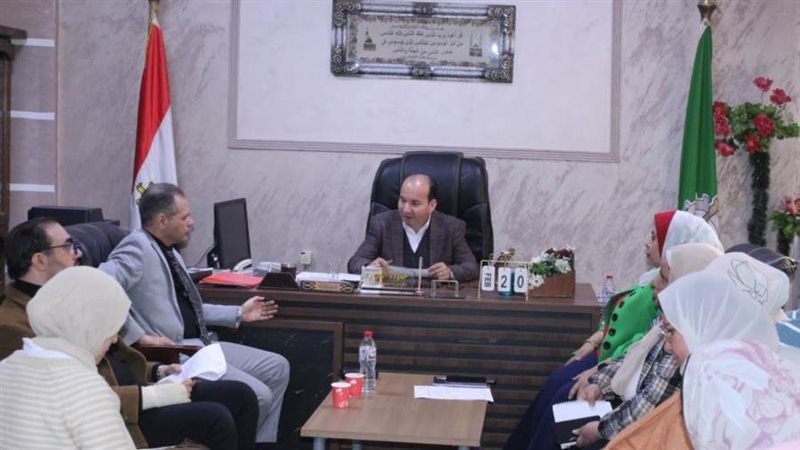 وكيل الصحة يلتقى