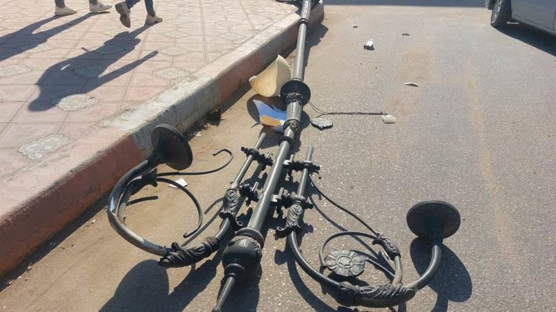 سيارة مجهولة تصطدم