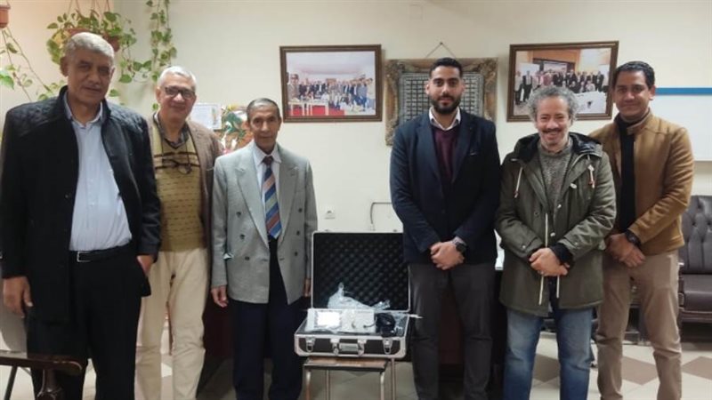 الأطباء مع مسؤولي