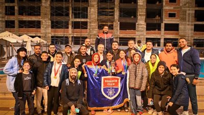 الزهور يتوج بكأس المركز الثاني في بطولة القاهرة الشتوية للسباحة