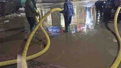 أكثر من 250 معدة لكسح مياه الأمطار بالشوارع بسوهاج