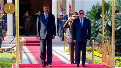 الرئيس السيسي يستقبل نظيره الإريتري في قصر الاتحادية