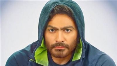 تامر حسني يطلب من جمهوره الدعاء له