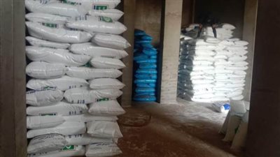 ضبط 10 أطنان أسمدة مدعمة قبل بيعها بالسوق السوداء بصدفا في أسيوط