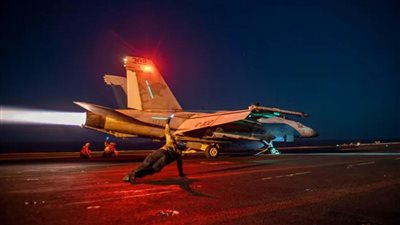 عاجل.. ضربات أمريكية بريطانية مشتركة ضد 18 هدفا للحوثيين