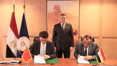 عيسى يشهد مراسم احتفال بروتوكول تعاون مع متحف شنغهاى بالصين