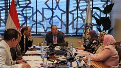 نقيب التمريض تناقش مع وزير المالية تحسين الأحوال المالية للعاملين بالمهنة