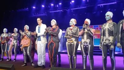 رئيس هيئة قصور الثقافة يشهد عرض 