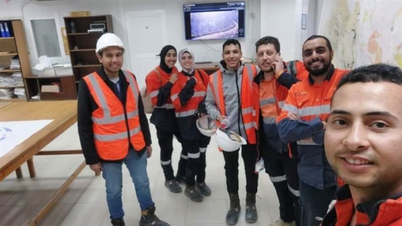 طلاب كلية علوم الارض