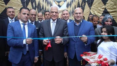 محافظ الجيزة يفتتح معارض 