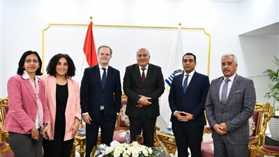    محافظ قنا يبحث مع السفير البريطاني تعزيز الشراكة وتبادل الخبرات في المجالات المختلفة