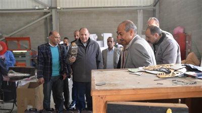 محافظ أسيوط يتفقد مصنعًا لإنتاج فوانيس رمضان بمجمع الصناعات المتوسطة والصغيرة بعرب العوامر