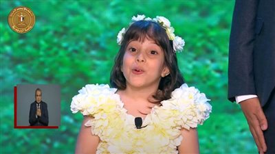 بالفيديو| فريدة تخبر الرئيس السيسي بحلمها بزيارة العاصمة الإدارية...والرئيس يرد: هتنوروا الدنيا