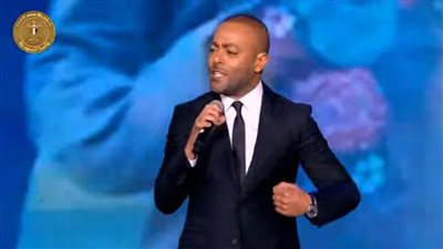 تامر عاشور يقدم أغنية 