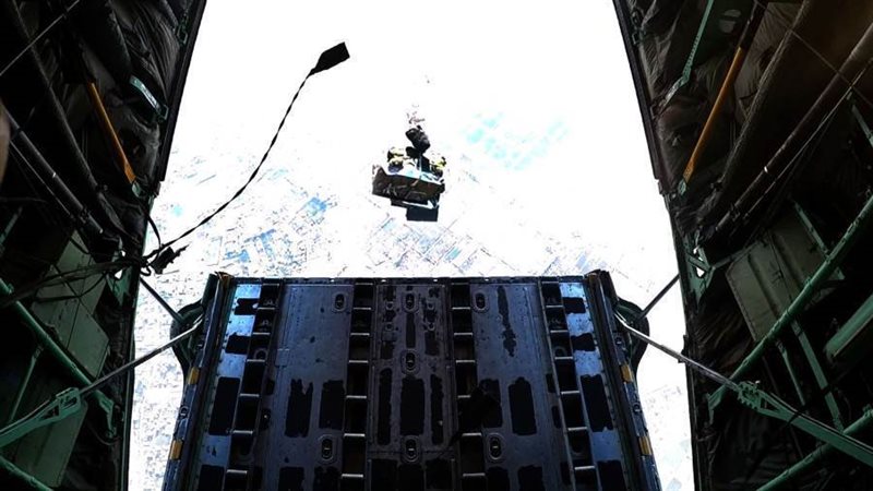 الإسقاط الجوى لأطنان