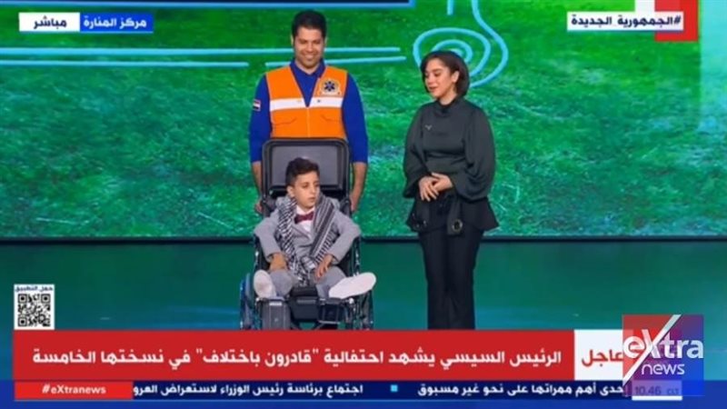 الرئيس السيسي لطفل