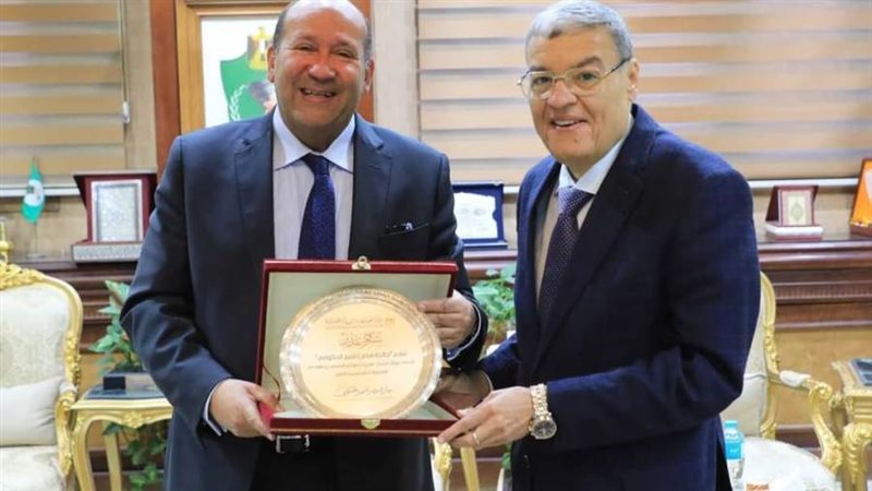 محافظ المنيا ومساعد