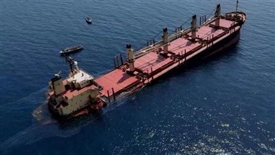 عاجل.. الحوثيون يدمرون سفينة شحن بريطانية في البحر الأحمر