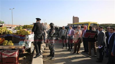 محافظ كفر الشيخ يقود حملة لإزالة الإشغالات ويتابع مستوي المرافق والخدمات