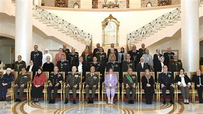 وزير الدفاع يكرم قادة القوات المسلحة المحالين للتقاعد