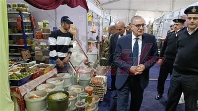 نورالدين يتفقد معارض 