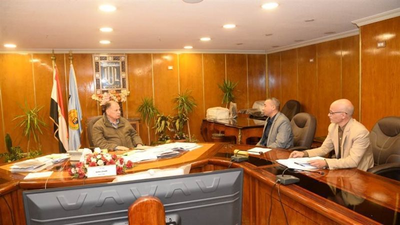 محافظ أسيوط يلتقى