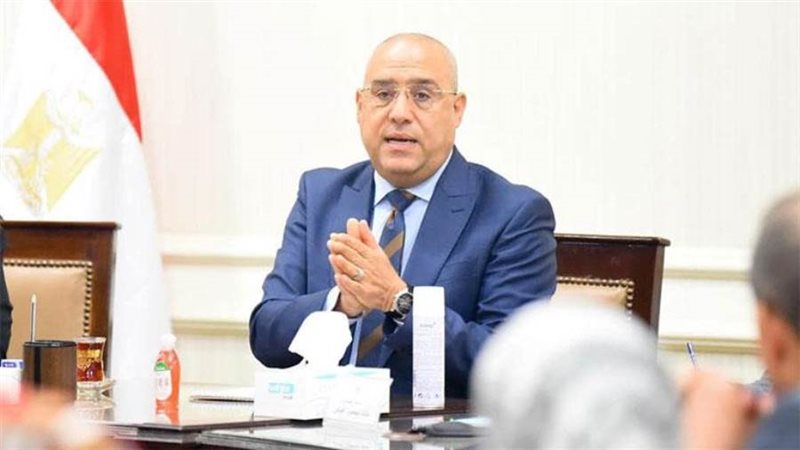 وزير الإسكان والمرافق