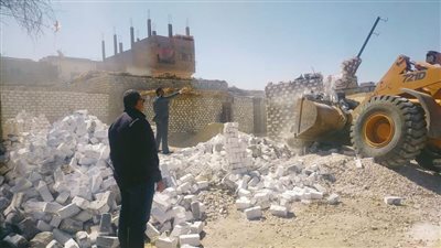 محافظ أسيوط: إزالة 239 حالة تعدٍ واسترداد 13855 مترًا مربعًا و494 فدانًا منذ بدء المرحلة الثانية