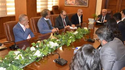 محافظ بورسعيد يبحث سبل التعاون مع وفد 