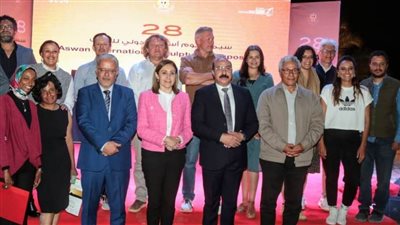 وزيرة الثقافة ومحافظ أسوان يشهدان ختام الدورة 28 لـ 