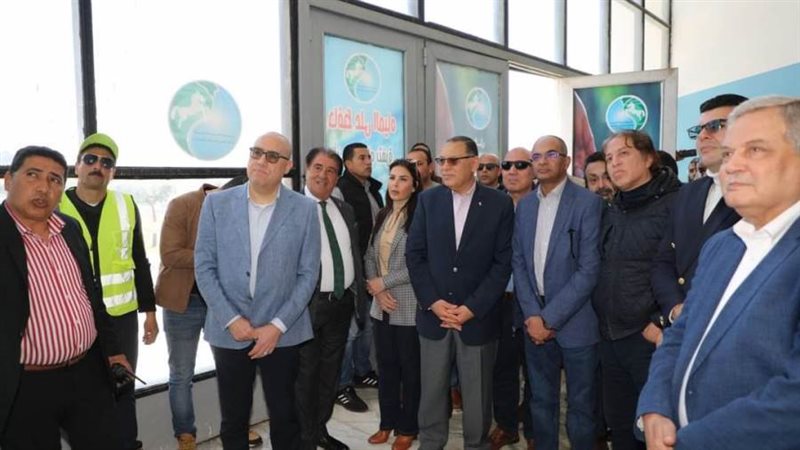 وزير الاسكان يتفقد