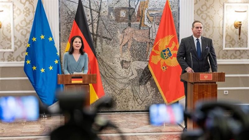 بيربوك وزيرة خارجية