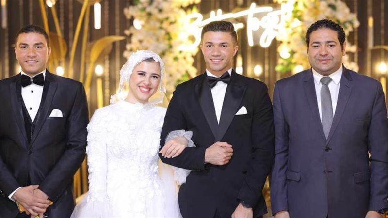 العريس والعروس خلال