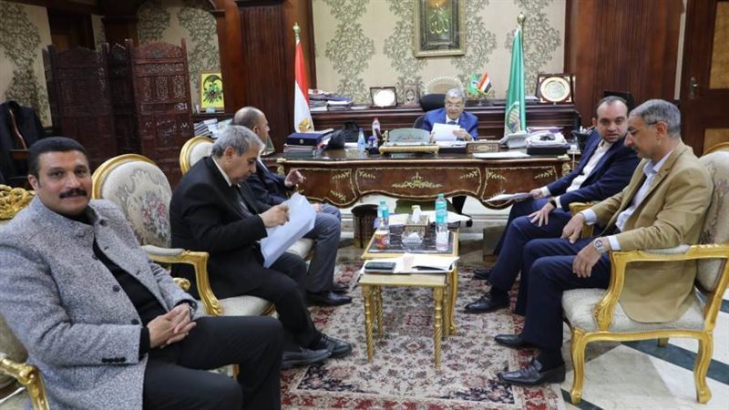 محافظ المنيا مع النواب