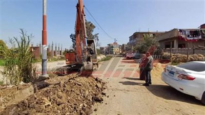 إحلال وتجديد خط المياه بقرية 