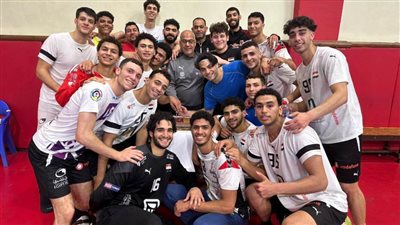 منتخب اليد يحتفل بعيد ميلاد طارق محروس