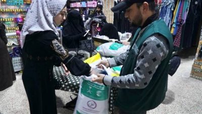مركز الملك سلمان للإغاثة يوزع قسائم الكسوة الشتوية للأسر المتضررة من الزلزال في شمال وغربي سوريا