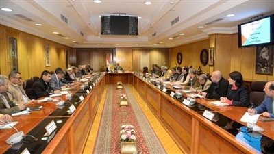 محافظ أسيوط يعقد اجتماعًا لمتابعة جهود مواجهة التعديات وتنفيذ الموجة الـ 22 للإزالات بالمراكز