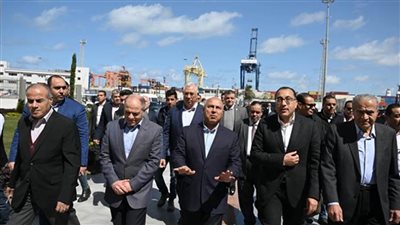 رئيس الوزراء يتفقد محطة 