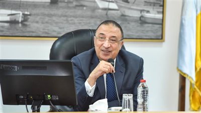 محافظ الإسكندرية يلتقي بائعي الكتب لاطلاعهم على طرق التعاقد على الباكيات المخصصة لهم بشارع النبي دانيال