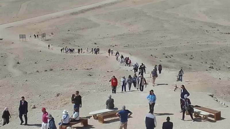 وفد سياحي يزور منطقة