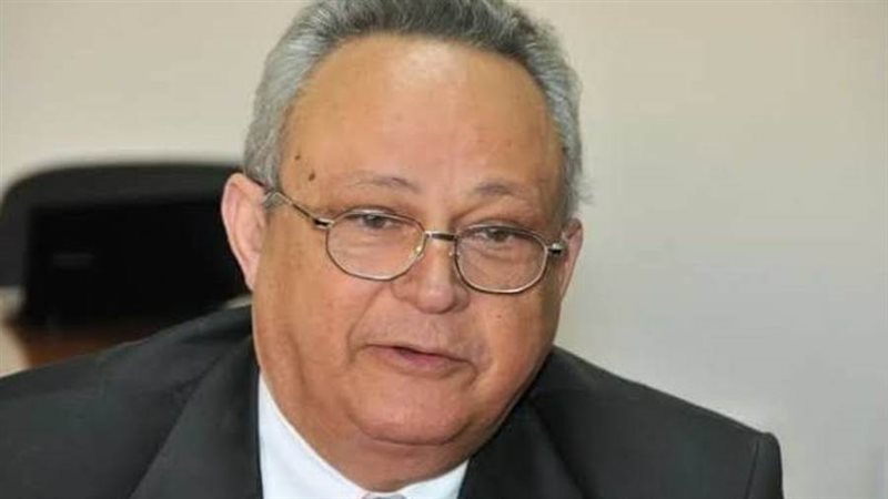 الدكتور أحمد زايد