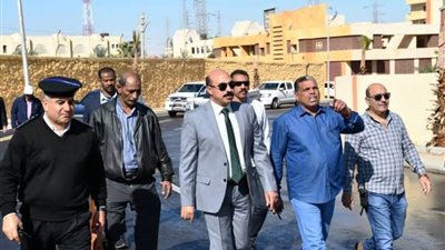 أزمة مواصلات بطريق السادات ومحافظ أسوان يتدخل