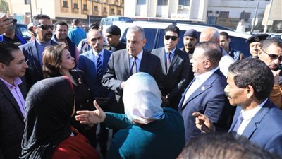 محافظ سوهاج يفتتح معرض 