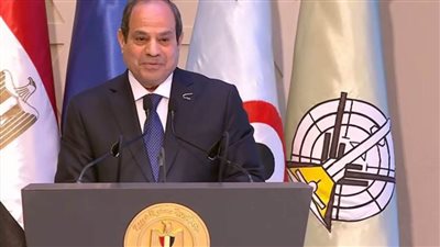 الرئيس السيسي يشهد الندوة التثقيفية للقوات المسلحة بذكرى يوم الشهيد ويكرم عدداً من أسر شهداء الوطن × 13 صورة