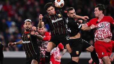 ليون يفوز علي لوريان بهدفين نظيفين في الدوري الفرنسي