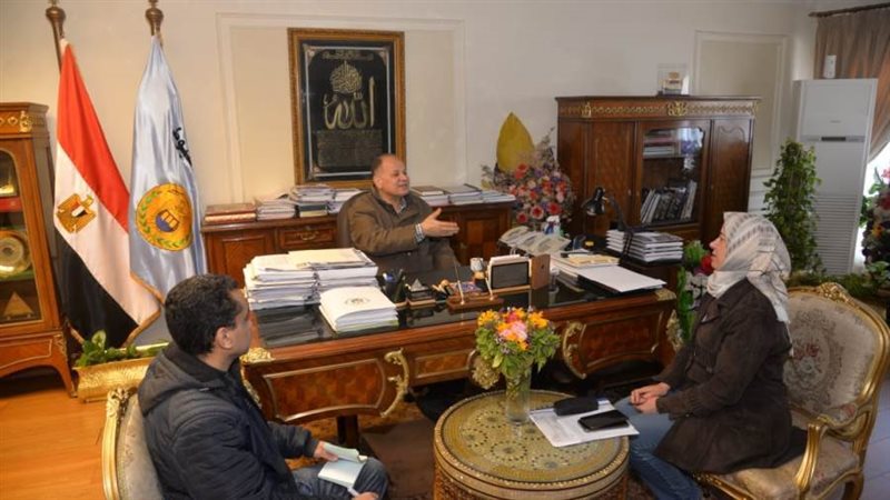 محافظ أسيوط يبحث