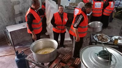 بالصور..«قومي المرأة» تطهو 250 وجبة للمحتاجين وكبار السن يوميًا بالوادي الجديد الكل بيفطر 