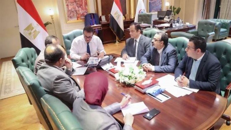 اجتماع وزير الصحة